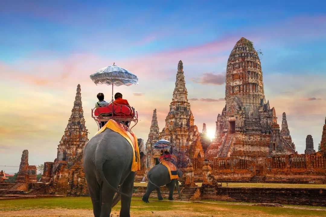 In Thailand, Wearing Underwear Outside Is a Must